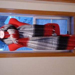 NWT Gorgeous Scarf